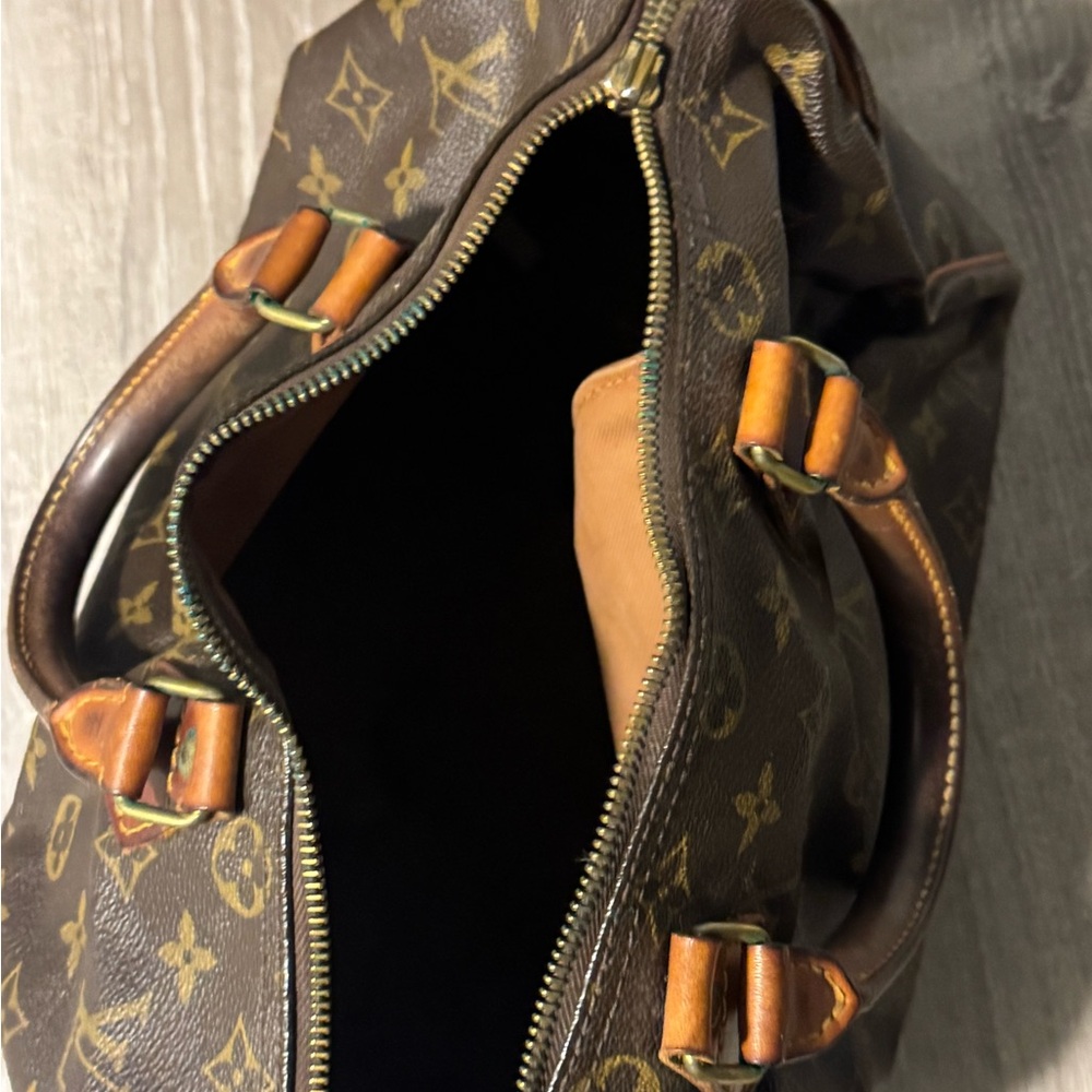 Authentic Luxury Louis Vuitton Brown Monogram Travel Duffel Bag